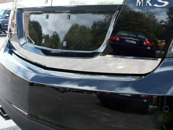 QAA - Lincoln MKS 2009-2012, 4-door, Sedan (1 piece Stainless Steel Rear Deck Trim, Trunk Lid Accent 3.5" Width, With Trim Crease ) RD49625 QAA