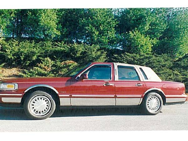 QAA - Lincoln Town Car 1995-1997, 4-door, Sedan (12 piece Stainless Steel Rocker Panel Trim, Full Kit 8.063" - 8.563" tapered Width, Full Length, Includes coverage from the wheel well to the bumper on the front and rear Spans from the bottom of the molding to t