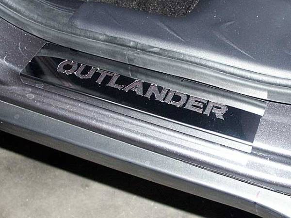 QAA - Mitsubishi Outlander 2007-2009, 4-door, SUV (4 piece Stainless Steel Door Sill trim Includes "Outlander" Logo Cut Out ) DS27010 QAA