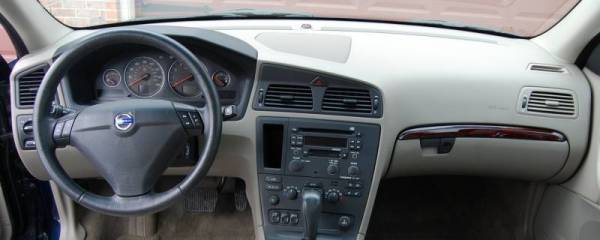 Intro-Tech Automotive - Volvo S60 2001-2009 * No Popup Display in Dash -  DashCare Dash Cover