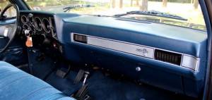 Intro-Tech Automotive - GMC Sierra Pickup 1988-1989 Full Size "Classic" -  DashCare Dash Cover - Image 2